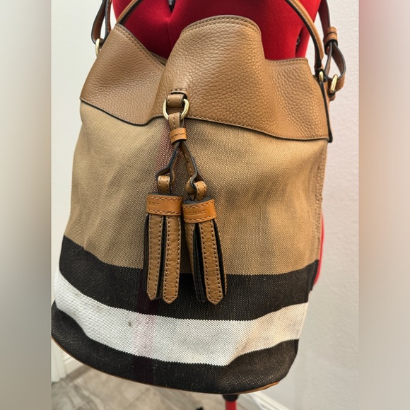 BURBERRY Bucket bag with tassel - Picture 2 of 16